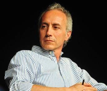 Travaglio derubato a Latina mentre si esibisce a teatro: spariti pc e tablet