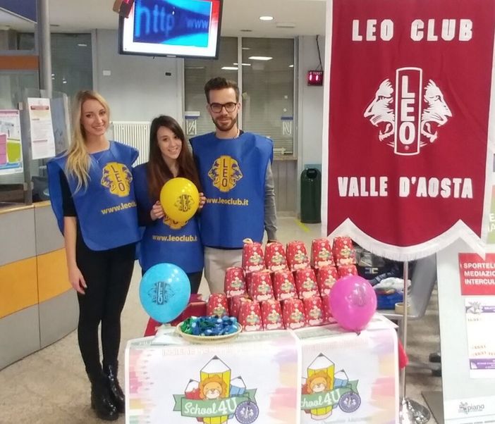 Alice Veglio, Francesca Degliangioli (Presidente del Leo Club Valle D'Aosta) e Laurent Mattia Braga Alice Veglio, Francesca Degliangioli (Presidente del Leo Club Valle D'Aosta) e Laurent Mattia Braga