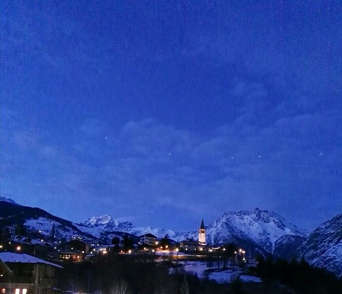 Cala il buio su Gignod e sulla maggioranza di Gabriella Farcoz Cala il buio su Gignod e sulla maggioranza di Gabriella Farcoz