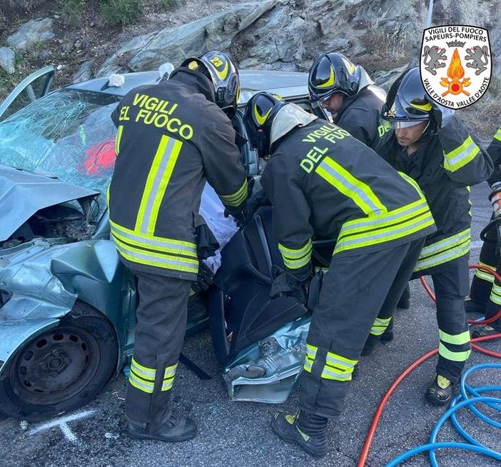 Incidente stradale a Montjovet, furgone e vettura coinvolte Incidente stradale a Montjovet, furgone e vettura coinvolte