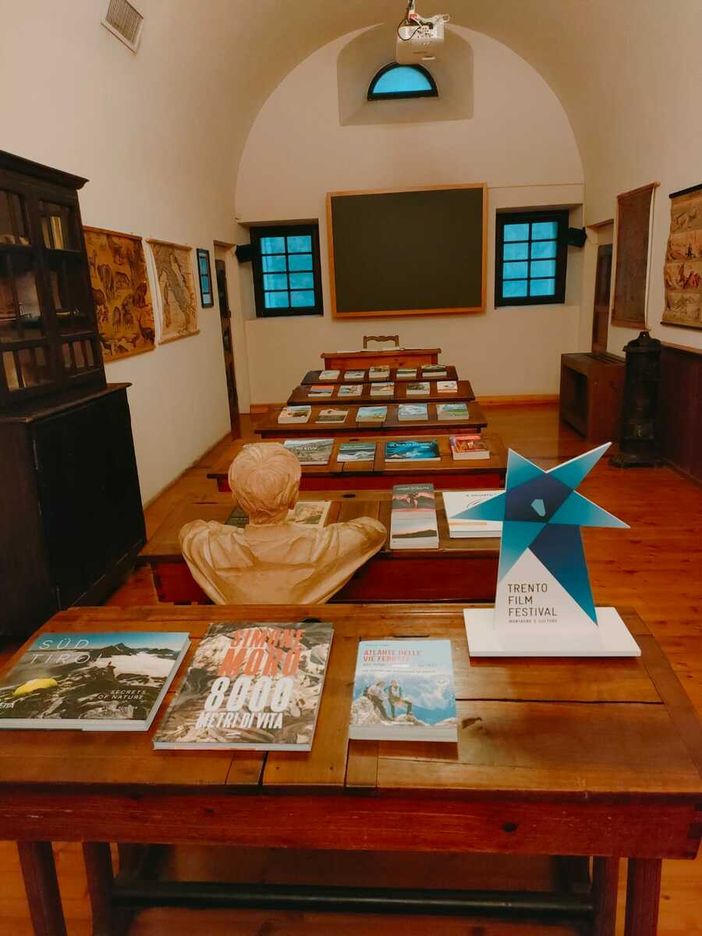 MontagnaLibri al Forte di Bard: dal 7 dicembre fino all’Epifania gli appassionati di letteratura legata ai  temi delle terre alte potranno consultare tutte le novità editoriali.