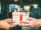 Natale, Altroconsumo: italiani spenderanno 490 euro a testa e 50% in più per viaggi su 2023