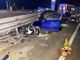 Auto si schianta contro guardrail e si spezza in due: miracolosamente illeso conducente