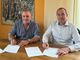 Claudio Latino (sn) e Davide Adolfo Ferrè firmano l'accordo
