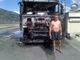 L'autista vicino al tir distrutto dalle fiamme L'autista vicino al tir distrutto dalle fiamme