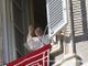 Papa Francesco saluta al termine di un Angelus