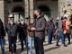 Luigi Bertschy interviene alla manifestazione del monto della Montagna in piazza Chanoux