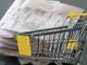 Libri, mutui, carburanti a peso d'oro ed il carrello rimane vuoto