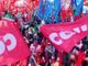 Sciopero, valigie e bandiere: La CGIL VdA manifesta a Torino Sciopero, valigie e bandiere: La CGIL VdA manifesta a Torino