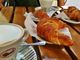 La colazione al bar costra come l'oro