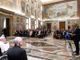 Vincenzo Bassi, presidente della FAFCE, rivolge il suo saluto a Papa Francesco all'inizio dell'incontro della federazione con il Papa, Sala Clemetina, 10 giugno 2022