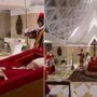 Papa Francesco, diffusa prima immagine della salma: veste liturgica rossa e rosario tra le mani