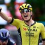 Giro d'Italia 2025, Kooij vince in volata la dodicesima tappa. Del Toro ancora rosa