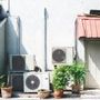 Caldo e caro bollette, consigli per risparmiare con il condizionatore