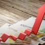 Pasqua 2025: trasporti alle stelle, rincari record su treni (+51%), aerei (+60% per voli nazionali e +41% per voli internazionali) e pullman (+86%) rispetto a marzo.