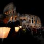 Via Crucis, al Colosseo la preghiera della Chiesa per la conversione del mondo