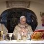 Il Papa celebra la Messa nelle Grotte Vaticane: occorre saper ascoltare senza giudicare