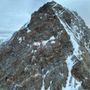 Soccorso alpino in azione sul Monte Bianco: Parapendista Bloccato a Oltre 4000 Metri (Video)