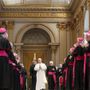 Il Papa alla CEI: la pace non è utopia spirituale, educare alla nonviolenza e all'accoglienza