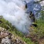 Fiamme in quota: vigili del fuoco in azione sul Mont Chétif con l’elicottero