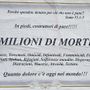 Il manifesto funebre anonimo dal messaggio pacifista