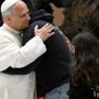 Il Papa a un giovane "inquieto": il tempo è un maestro e cura ogni ferita