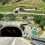 Caos gallerie, AVS incalza la Regione: "Servono subito bus potenziati e stop ai Tir di attraversamento" Caos gallerie, AVS incalza la Regione: "Servono subito bus potenziati e stop ai Tir di attraversamento"