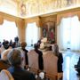 Leone XIV agli artisti: «La Chiesa ha bisogno di voi per custodire l’umano»