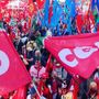 Sciopero, valigie e bandiere: La CGIL VdA manifesta a Torino Sciopero, valigie e bandiere: La CGIL VdA manifesta a Torino