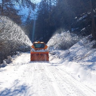 Sgombero neve sui colli del Piccolo e Gran San Bernardo (Video)
