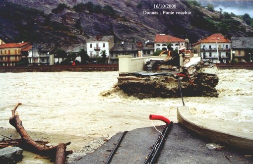 Ottobre di fango e memoria: la Valle d’Aosta ricorda le vittime dell’alluvione del 2000