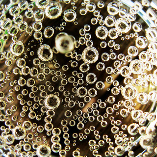 Bolle dal mondo alla cieca: nove spumanti in degustazione con AIS Valle d’Aosta