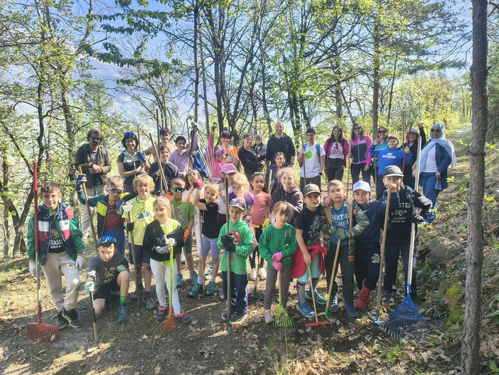 Charvensod, bambini e adulti insieme per la Corvée: comunità al lavoro per il territorio