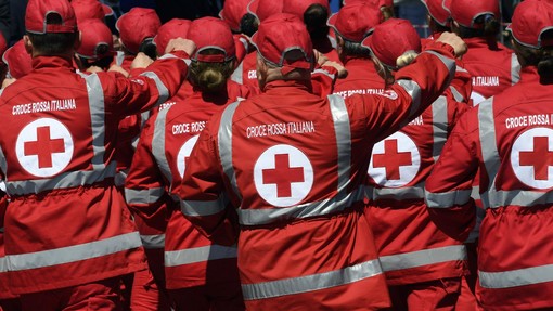 Lavoratori Heineken Pollein lavorano un giorno per la Croce Rossa
