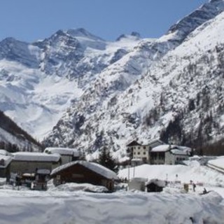 Valanga sulla strada regionale, Cogne isolata