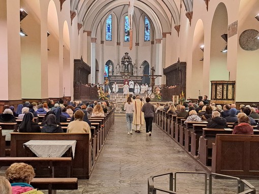 Giovedì Santo ad Aosta: la Cattedrale si accende di fede per la Messa Crismale. Inizia il Triduo della Passione e Resurrezione