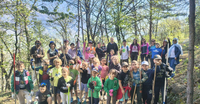 Charvensod, bambini e adulti insieme per la Corvée: comunità al lavoro per il territorio