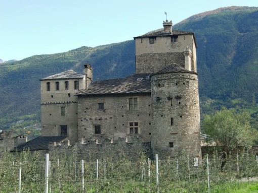 Il castello di Sarriod de la Tour