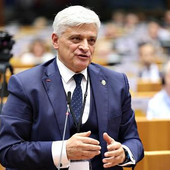 Le Peuple valdôtain entre dans l’ère numérique, Caveri trace la voie Le Peuple valdôtain entre dans l’ère numérique, Caveri trace la voie