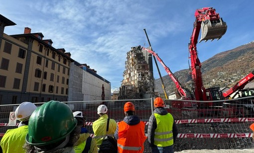 Sicurezza in cantiere, lezione sul campo nel cuore della demolizione dei grattacieli di Aosta Sicurezza in cantiere, lezione sul campo nel cuore della demolizione dei grattacieli di Aosta