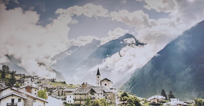 Alla scoperta di Doues: tra arte, comunità e identità diffusa della Valpelline Alla scoperta di Doues: tra arte, comunità e identità diffusa della Valpelline