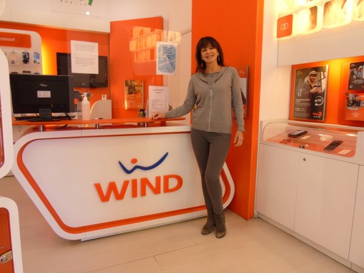 CASA SUBITO IN VALLE D'AOSTA: Attività di telecomunicazioni Wind 3 e Very Mobile in vendita ad Aosta, via Martinet (AO)