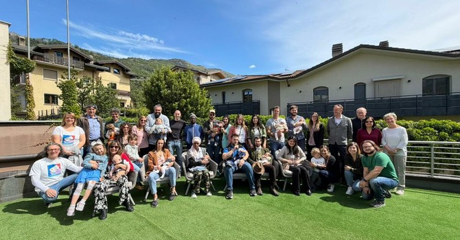 Gruppo dei bimbi omaggiati, assieme alle loro famiglie e ad alcuni membri del Consiglio comunale (mancano genitori di: gemelli Gaeta, Voicu Matthias, Rabit Radia e Pagani Ian che non sono venuti alla cerimonia) Gruppo dei bimbi omaggiati, assieme alle loro famiglie e ad alcuni membri del Consiglio comunale (mancano genitori di: gemelli Gaeta, Voicu Matthias, Rabit Radia e Pagani Ian che non sono venuti alla cerimonia)