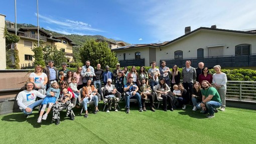 Gruppo dei bimbi omaggiati, assieme alle loro famiglie e ad alcuni membri del Consiglio comunale (mancano genitori di: gemelli Gaeta, Voicu Matthias, Rabit Radia e Pagani Ian che non sono venuti alla cerimonia) Gruppo dei bimbi omaggiati, assieme alle loro famiglie e ad alcuni membri del Consiglio comunale (mancano genitori di: gemelli Gaeta, Voicu Matthias, Rabit Radia e Pagani Ian che non sono venuti alla cerimonia)
