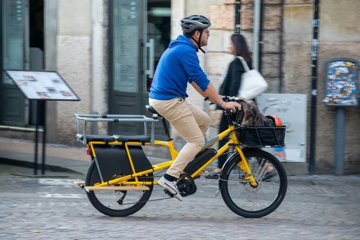 Andare al lavoro in bici allunga la vita: meno morti premature e malattie