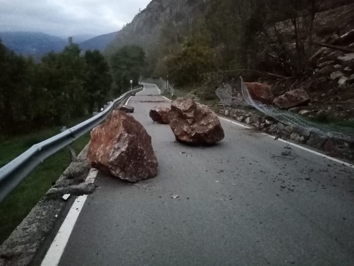 Caduta massi sulla strada di Valpelline Caduta massi sulla strada di Valpelline
