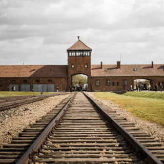 Un minuto di silenzio in memoria di Domenico Parisi. A inizio lavori anche la commemorazione del Giorno della Memoria