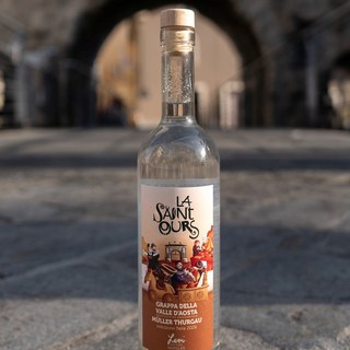 Una bottiglia come un ponte: alla Fiera di Sant’Orso la grappa che unisce tradizione e solidarietà