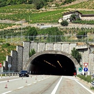 L'OPINIONE DI UN LETTORE : Chiusura della galleria Sorreley: crescono i rischi e i disagi per il transito dei tir verso Aosta
