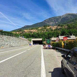 Da oggi chiuse le gallerie di Sorreley: per raggiungere la Valle del Gran San Bernardo e la Svizzera si passa da Aosta e via Roma